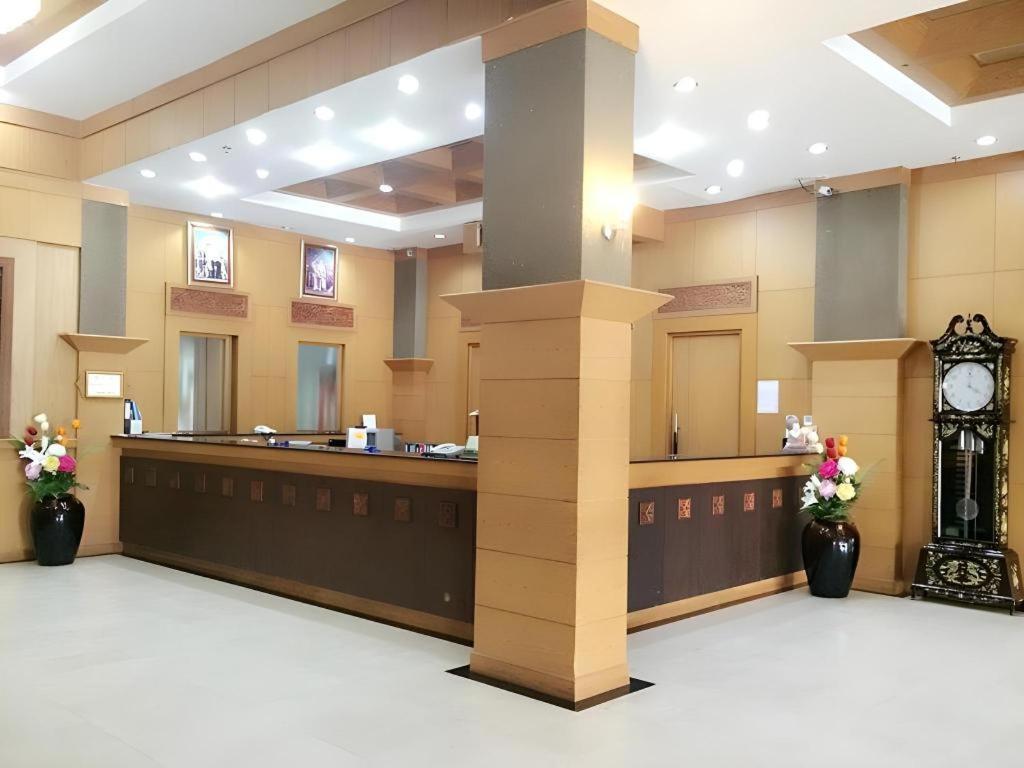 瑞驰酒店 暖武里 外观 照片