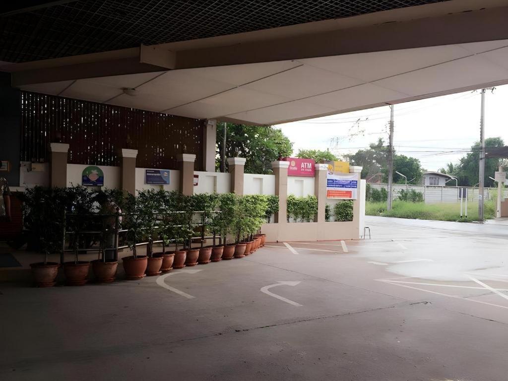 瑞驰酒店 暖武里 外观 照片